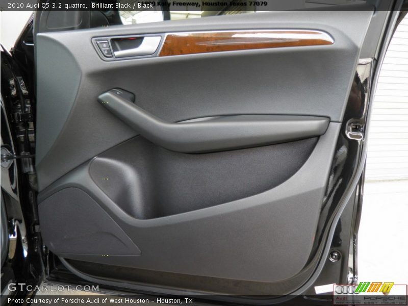 Brilliant Black / Black 2010 Audi Q5 3.2 quattro