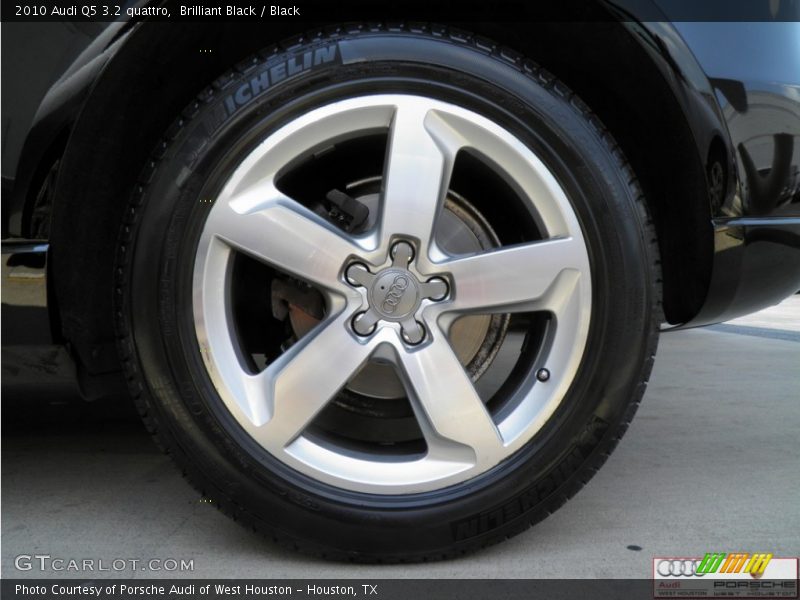 Brilliant Black / Black 2010 Audi Q5 3.2 quattro