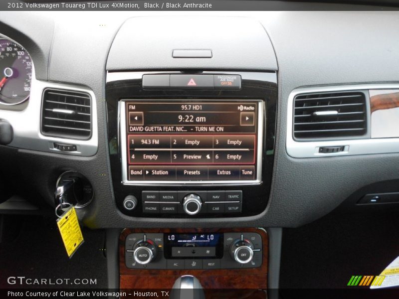 Controls of 2012 Touareg TDI Lux 4XMotion