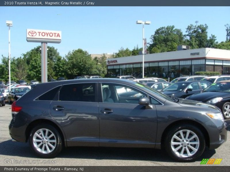 Magnetic Gray Metallic / Gray 2010 Toyota Venza I4