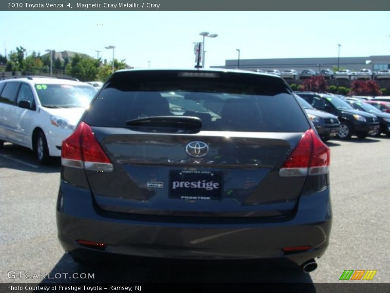 Magnetic Gray Metallic / Gray 2010 Toyota Venza I4