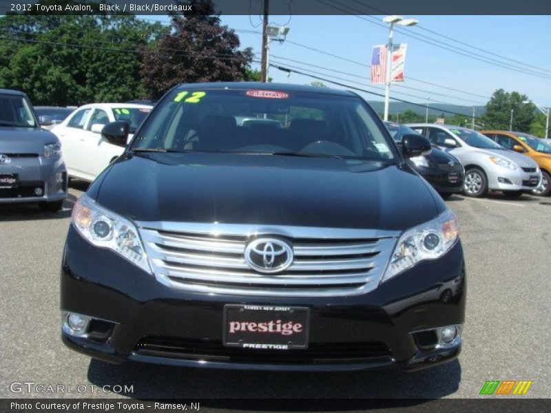 Black / Black/Bordeaux 2012 Toyota Avalon