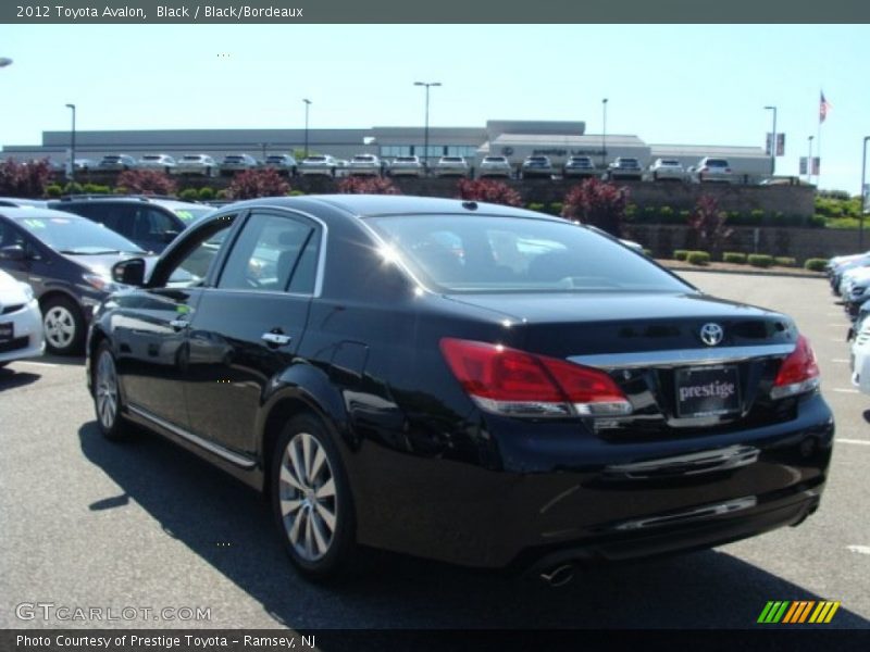 Black / Black/Bordeaux 2012 Toyota Avalon