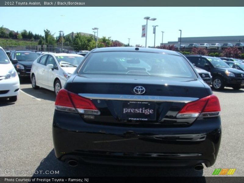 Black / Black/Bordeaux 2012 Toyota Avalon