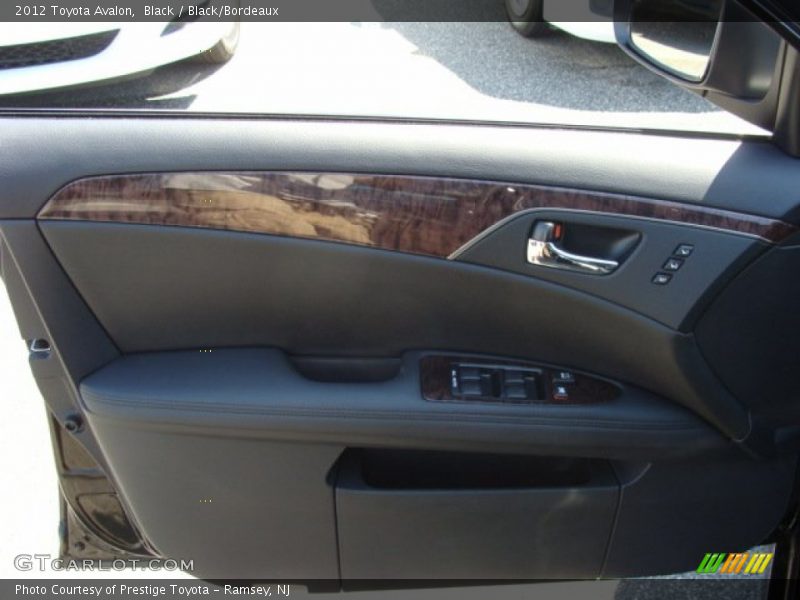 Black / Black/Bordeaux 2012 Toyota Avalon