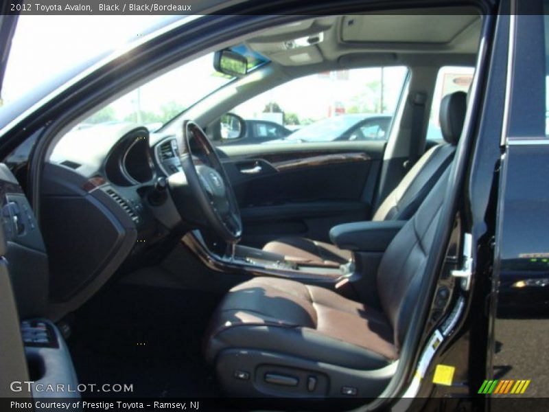 Black / Black/Bordeaux 2012 Toyota Avalon