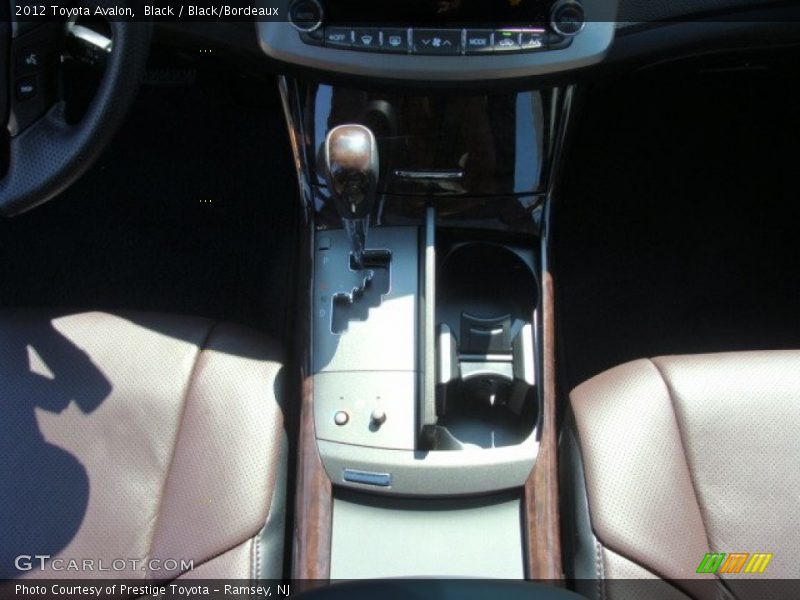 Black / Black/Bordeaux 2012 Toyota Avalon