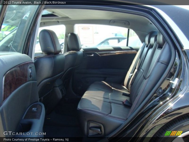 Black / Black/Bordeaux 2012 Toyota Avalon