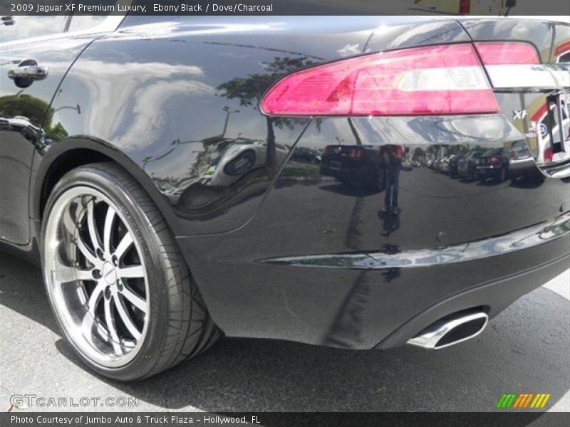 Ebony Black / Dove/Charcoal 2009 Jaguar XF Premium Luxury
