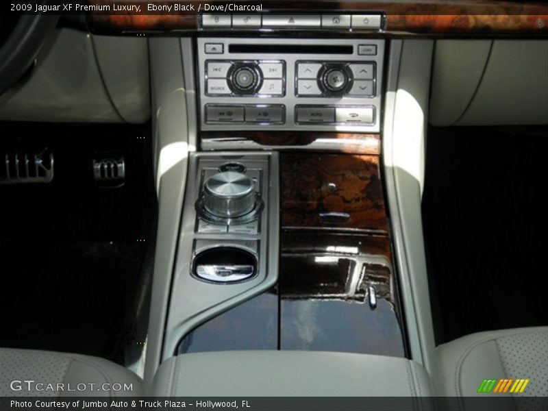 Ebony Black / Dove/Charcoal 2009 Jaguar XF Premium Luxury