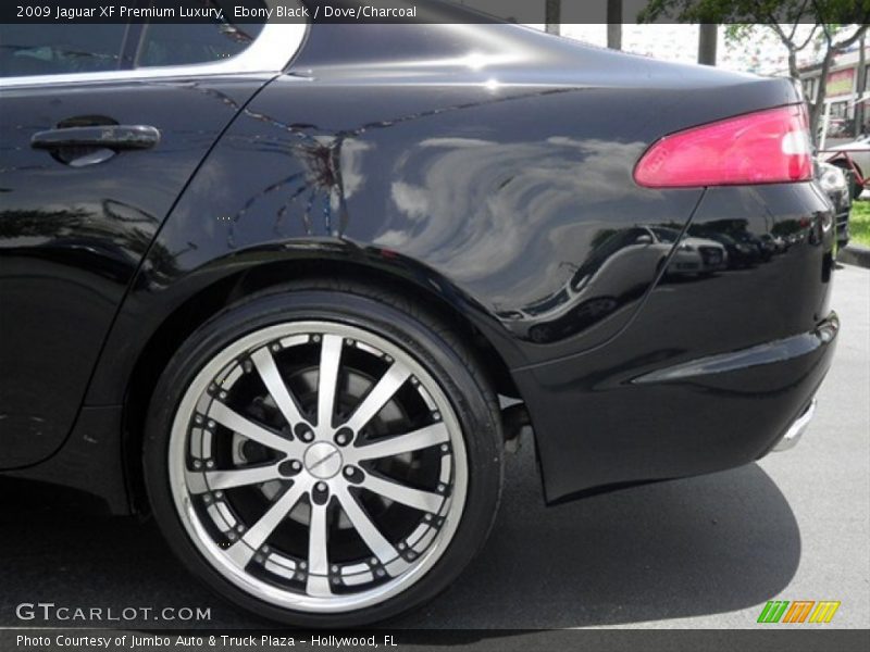 Ebony Black / Dove/Charcoal 2009 Jaguar XF Premium Luxury