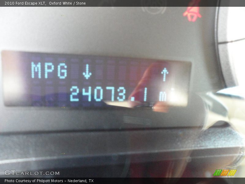 Oxford White / Stone 2010 Ford Escape XLT
