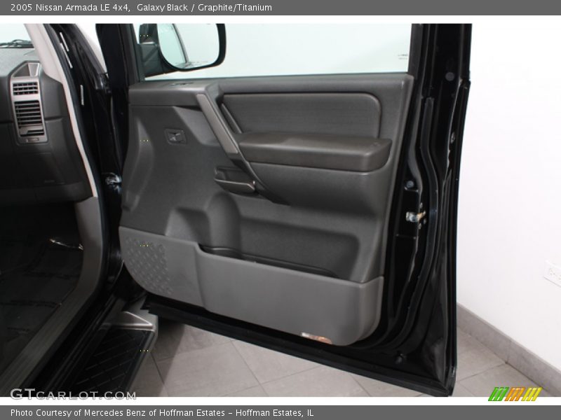 Galaxy Black / Graphite/Titanium 2005 Nissan Armada LE 4x4