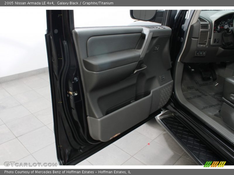 Galaxy Black / Graphite/Titanium 2005 Nissan Armada LE 4x4