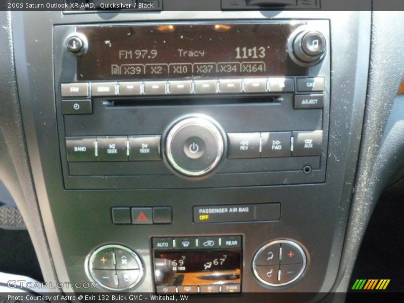 Quicksilver / Black 2009 Saturn Outlook XR AWD