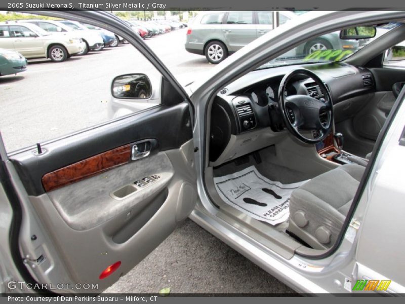 Titanium Silver Metallic / Gray 2005 Suzuki Verona S