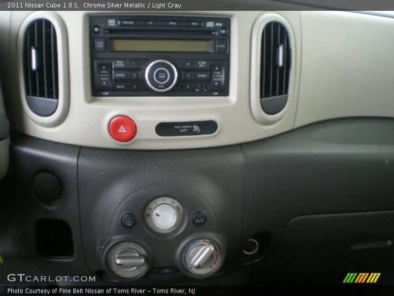 Chrome Silver Metallic / Light Gray 2011 Nissan Cube 1.8 S