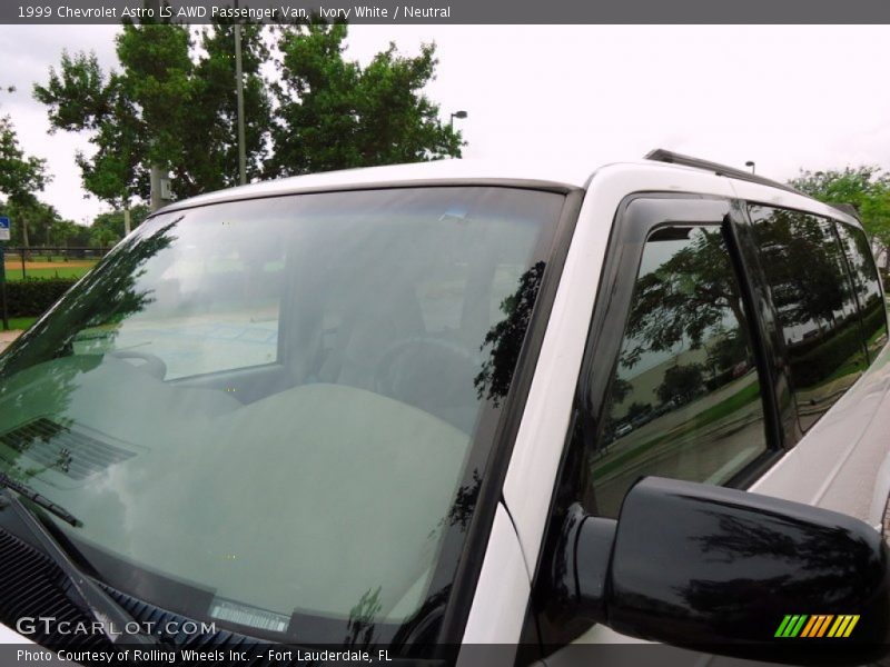 Ivory White / Neutral 1999 Chevrolet Astro LS AWD Passenger Van
