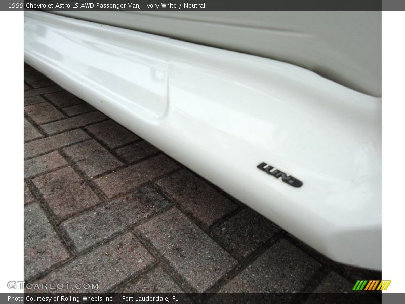 Ivory White / Neutral 1999 Chevrolet Astro LS AWD Passenger Van