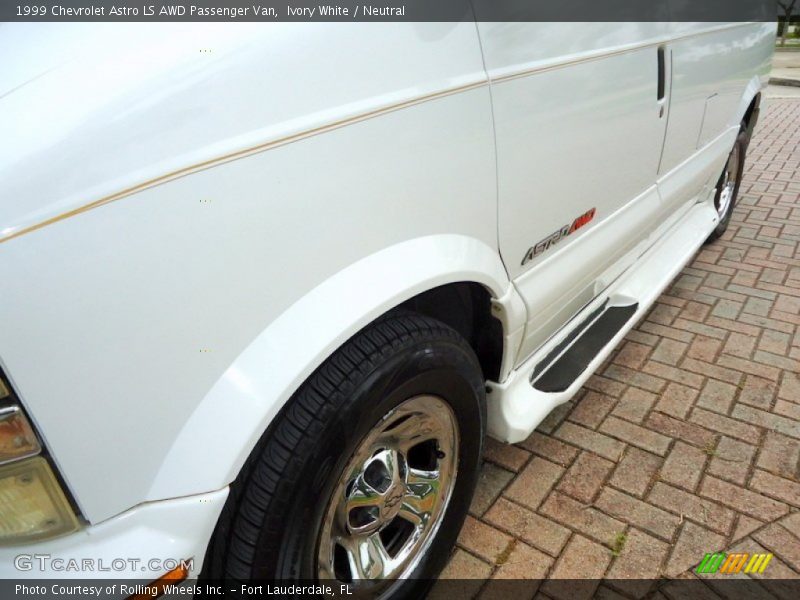 Ivory White / Neutral 1999 Chevrolet Astro LS AWD Passenger Van