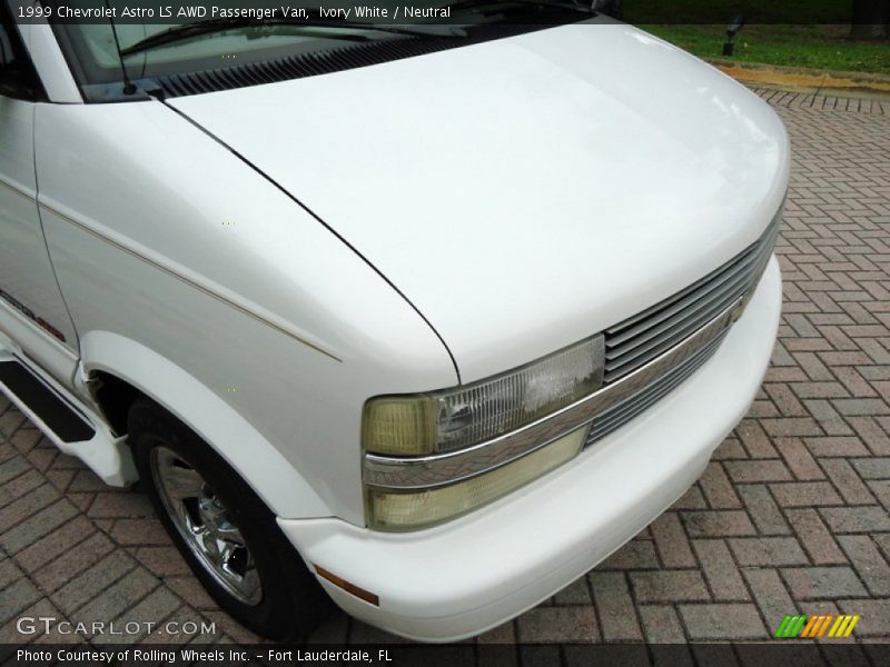 Ivory White / Neutral 1999 Chevrolet Astro LS AWD Passenger Van