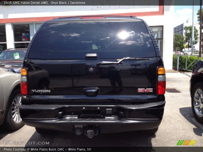 Onyx Black / Sandstone 2005 GMC Yukon Denali AWD