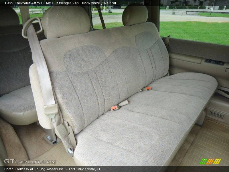 Rear Seat of 1999 Astro LS AWD Passenger Van