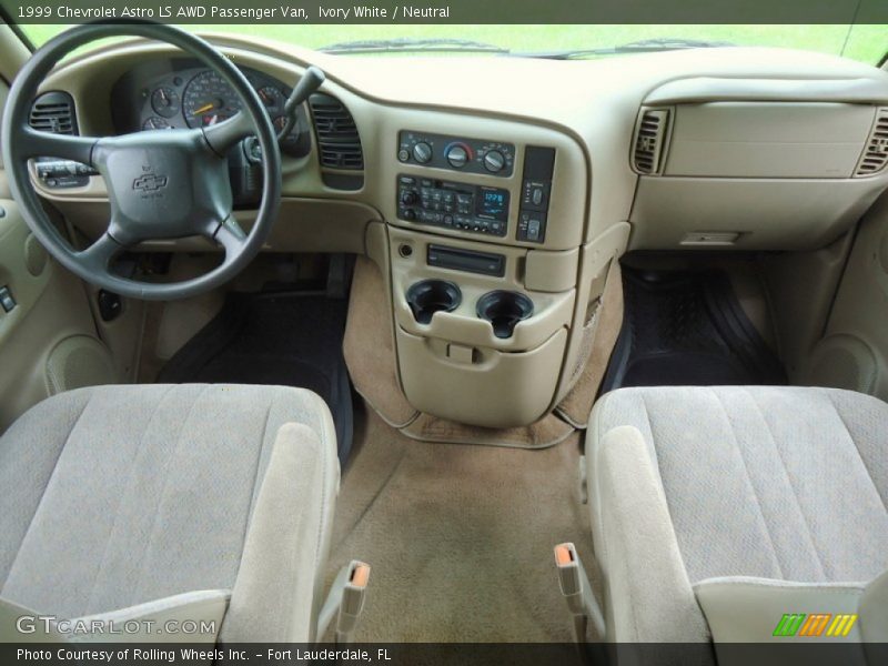 Dashboard of 1999 Astro LS AWD Passenger Van