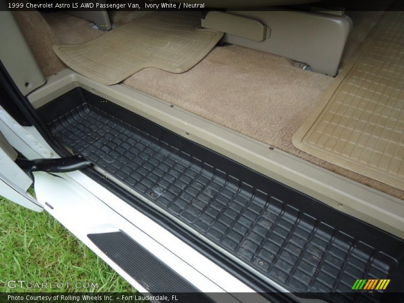 Ivory White / Neutral 1999 Chevrolet Astro LS AWD Passenger Van