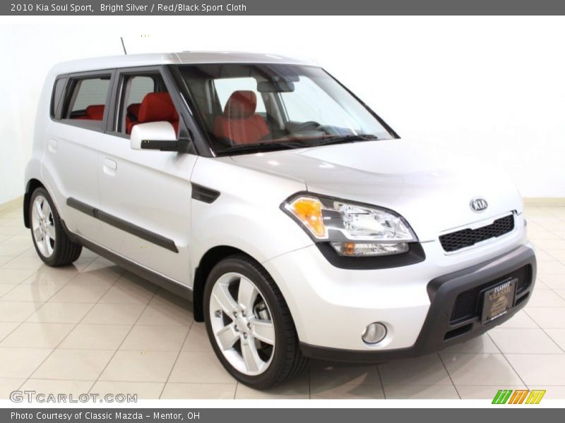 Front 3/4 View of 2010 Soul Sport