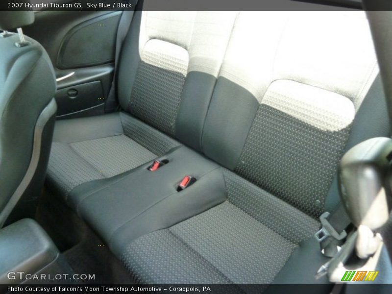 Rear Seat of 2007 Tiburon GS
