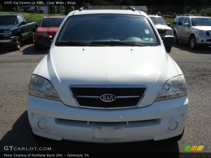Clear White / Beige 2005 Kia Sorento LX 4WD