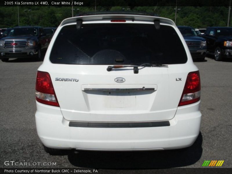 Clear White / Beige 2005 Kia Sorento LX 4WD