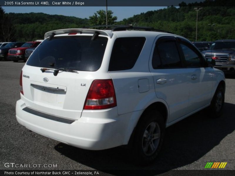Clear White / Beige 2005 Kia Sorento LX 4WD