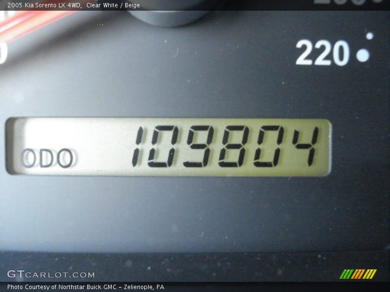 Clear White / Beige 2005 Kia Sorento LX 4WD