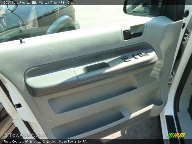 Vibrant White / Flint Grey 2004 Ford Freestar SES