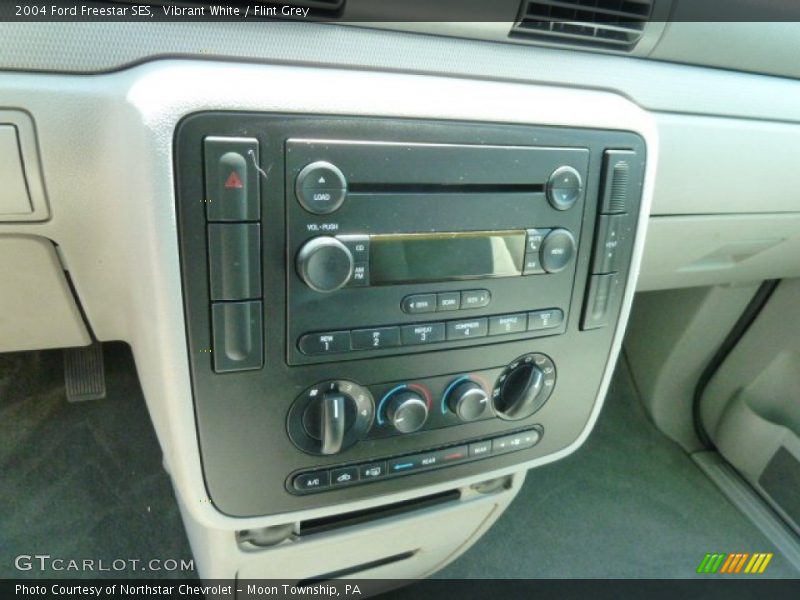 Vibrant White / Flint Grey 2004 Ford Freestar SES