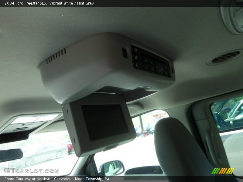 Vibrant White / Flint Grey 2004 Ford Freestar SES
