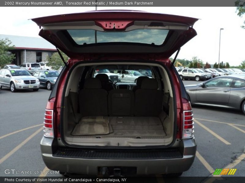 Toreador Red Metallic / Medium Dark Parchment 2002 Mercury Mountaineer AWD