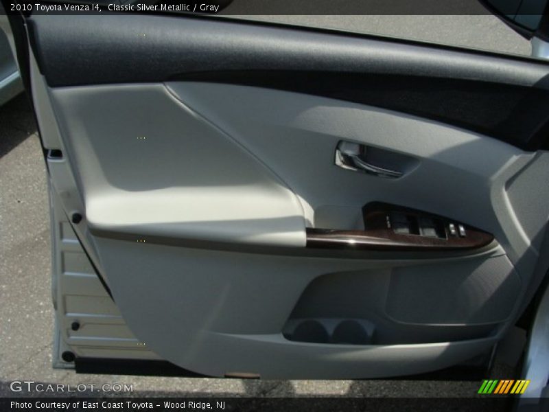 Classic Silver Metallic / Gray 2010 Toyota Venza I4