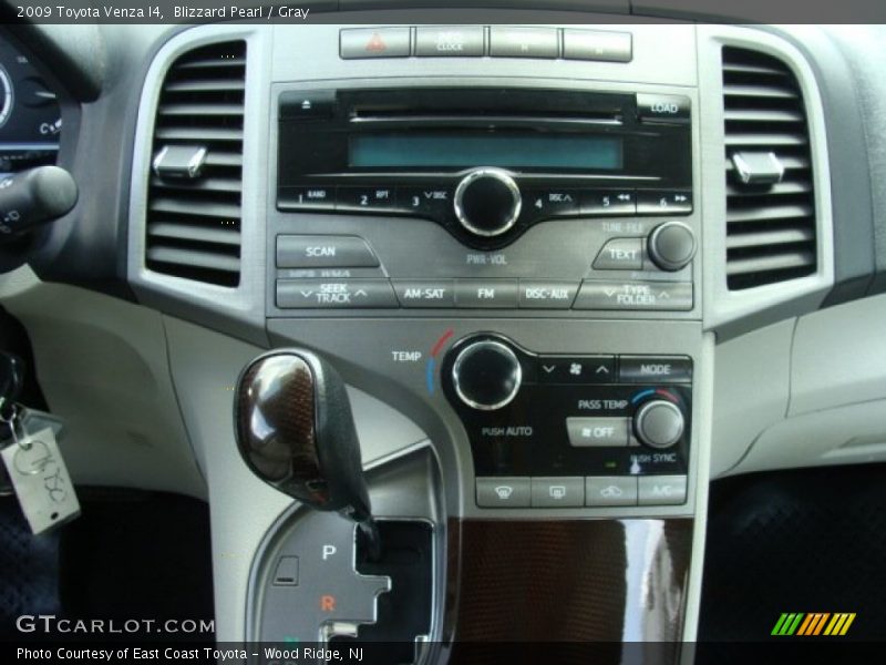 Blizzard Pearl / Gray 2009 Toyota Venza I4