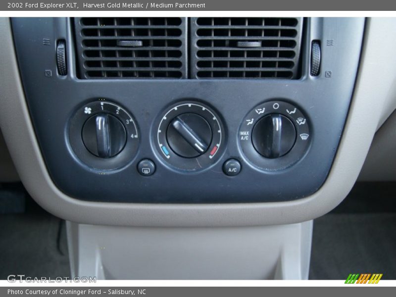 Harvest Gold Metallic / Medium Parchment 2002 Ford Explorer XLT