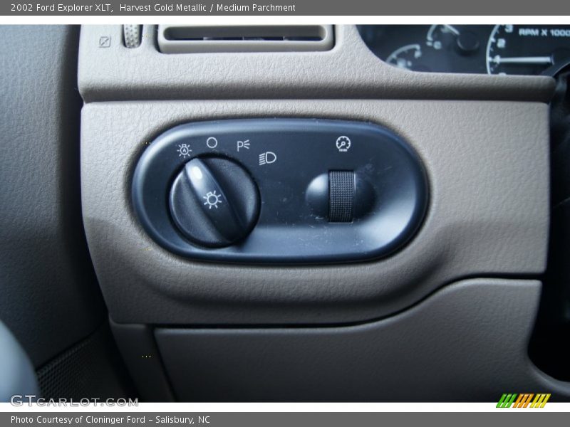 Harvest Gold Metallic / Medium Parchment 2002 Ford Explorer XLT