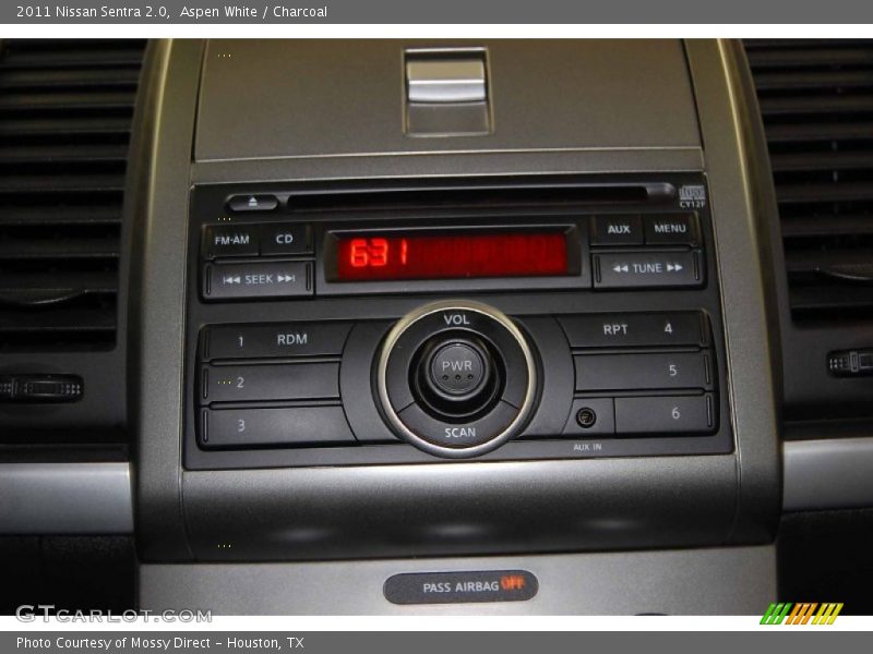 Aspen White / Charcoal 2011 Nissan Sentra 2.0