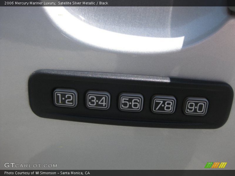 Satellite Silver Metallic / Black 2006 Mercury Mariner Luxury