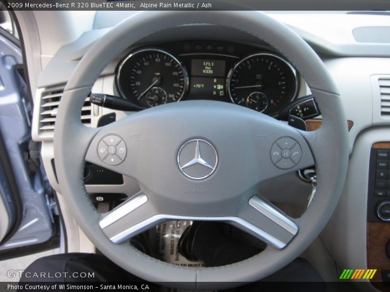  2009 R 320 BlueTEC 4Matic Steering Wheel
