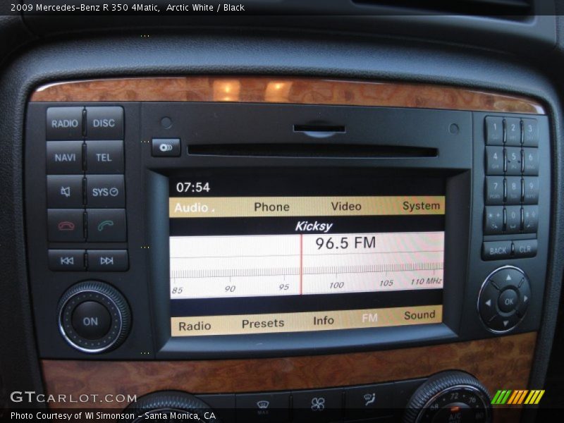 Controls of 2009 R 350 4Matic