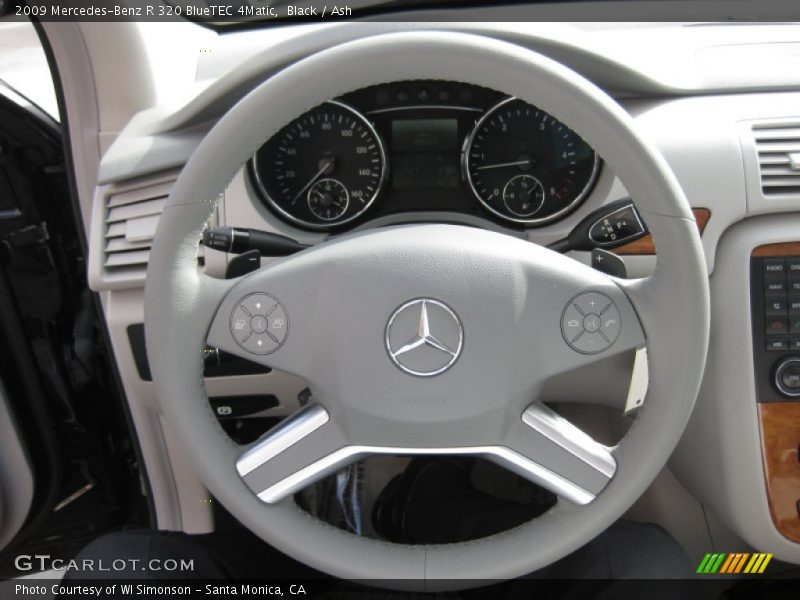  2009 R 320 BlueTEC 4Matic Steering Wheel