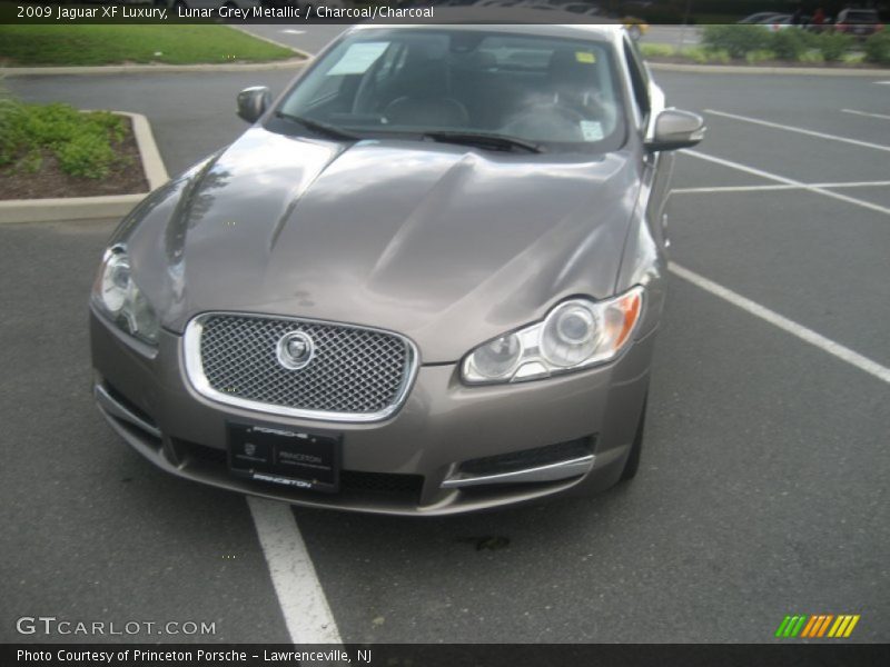 Lunar Grey Metallic / Charcoal/Charcoal 2009 Jaguar XF Luxury