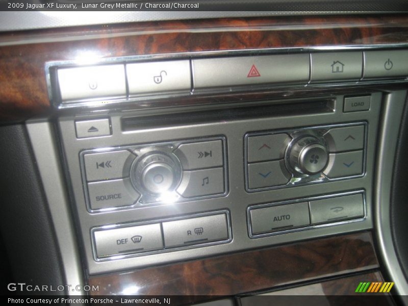 Lunar Grey Metallic / Charcoal/Charcoal 2009 Jaguar XF Luxury